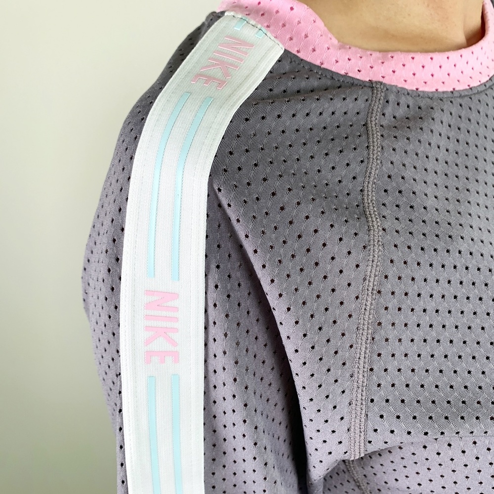 Nike Sweatshirt Dri-Fit Top - Picture 6 of 9
